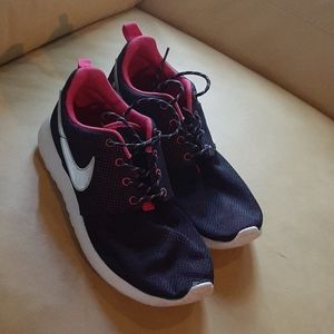 🔥2 for $15🔥Nike shoes 7y (8.5 women's)